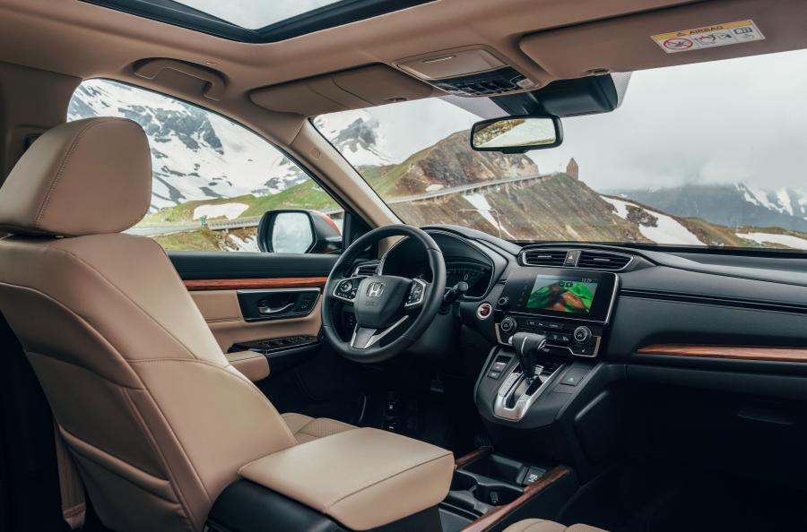 Интерьер Honda CR-V 2018 года  (EU) (фото 31 из 40)